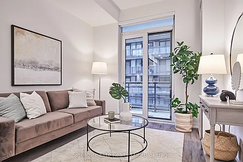 39 Roehampton Ave Photo 1