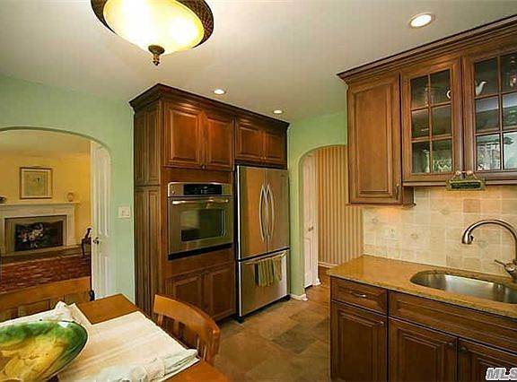 5th image of 203 Snedecor Ave