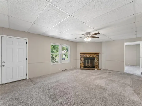 4804 W Christie Cir, Blue Springs, MO 64015
