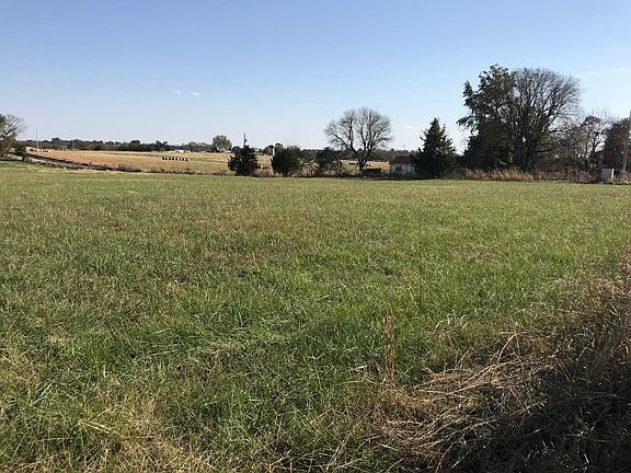 4th image of 1552 N Farm Road 63