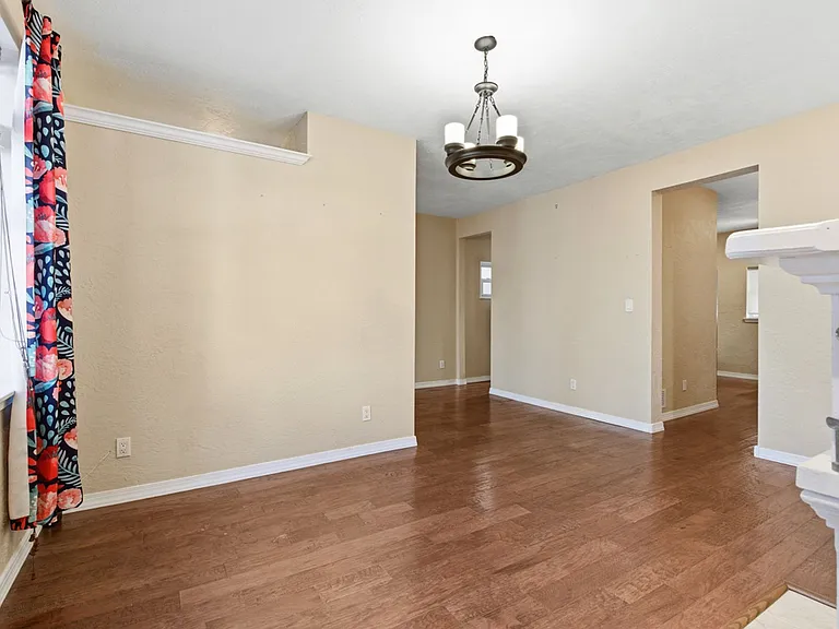 3220 Mary St — Photo 7