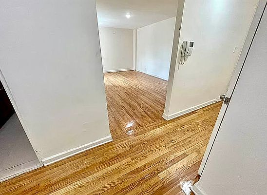 3rd image of 140-35 Burden Cres #310