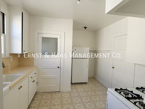 5th image of 528 N Kenmore Ave