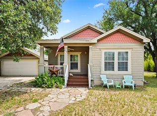 606 Comal St, Lockhart, TX 78644