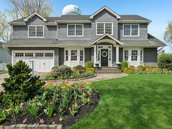 155 Bengeyfield Drive, East Williston, NY 11596