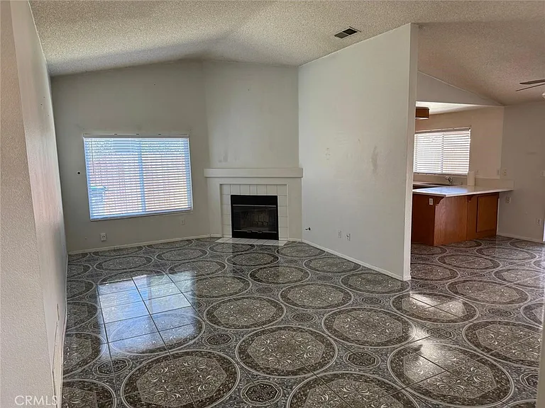 1229 Onyx Dr — Photo 3