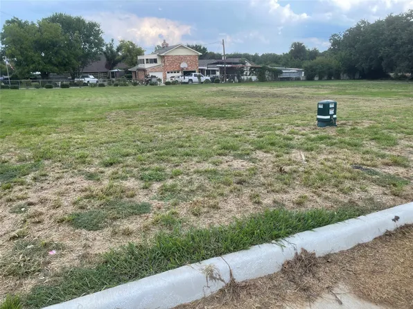 2717 Frontline Rd, Fort Worth, TX 76119