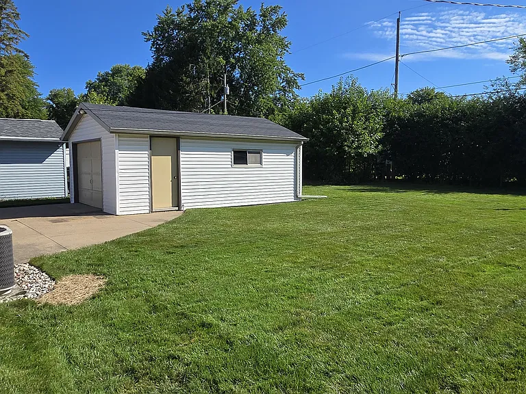 848 Hunt Ave — Photo 3