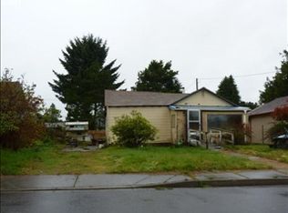 1643 36th St, Florence, OR 97439