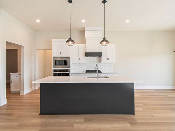 4th image of 20719 Ogden St