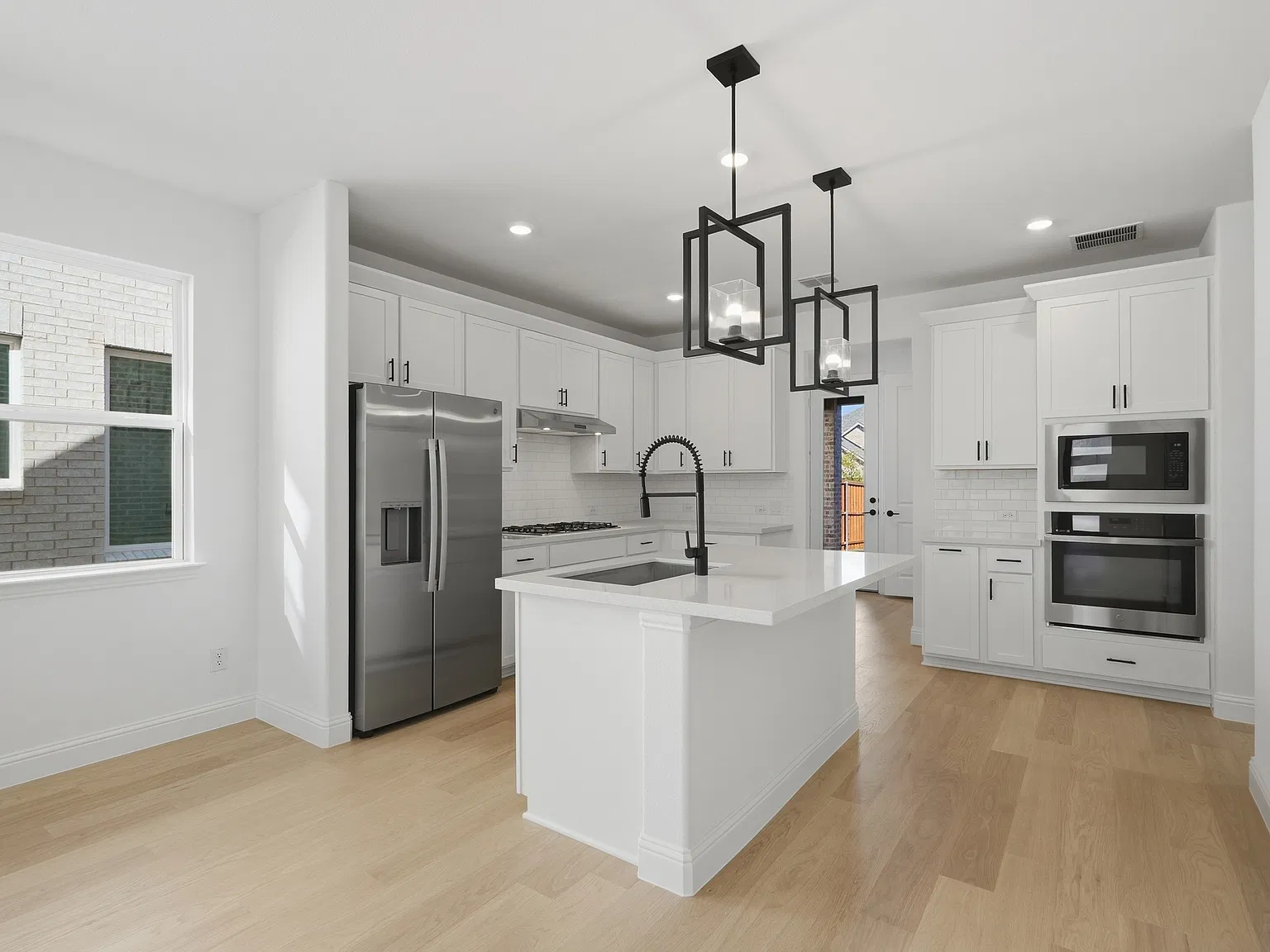 4 bed, 2476 sqft, $2,595 — Photo 4