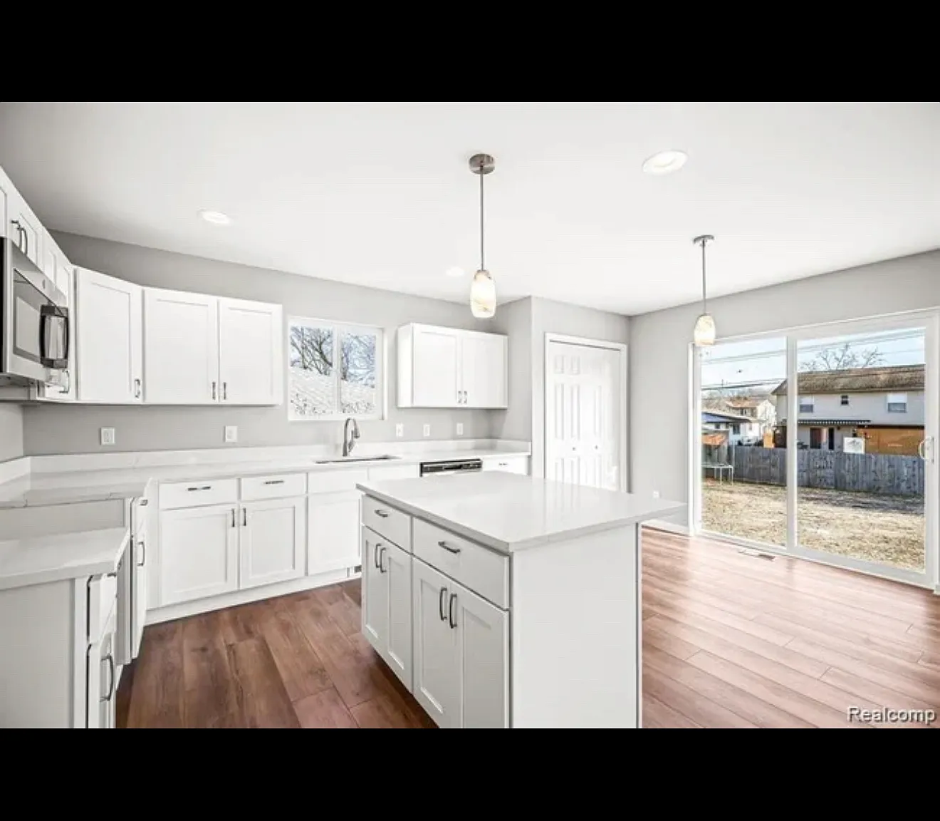 3 bed, 1400 sqft, $2,500 — Photo 4