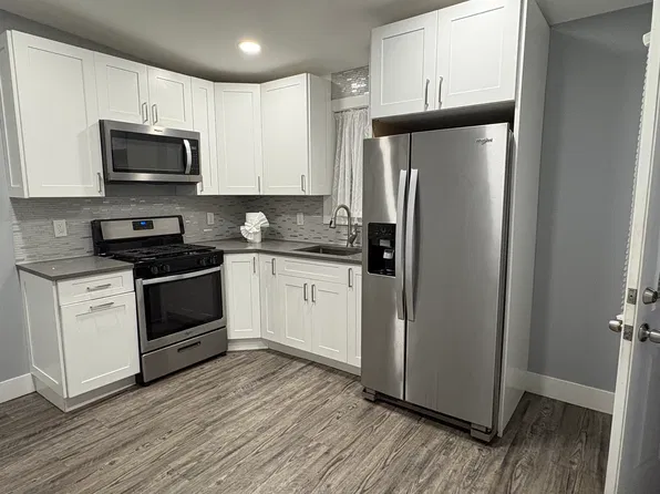 (undisclosed Address), Lindenhurst, NY 11757