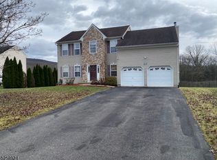 54 Shippen Rdg, Oxford, NJ 07863