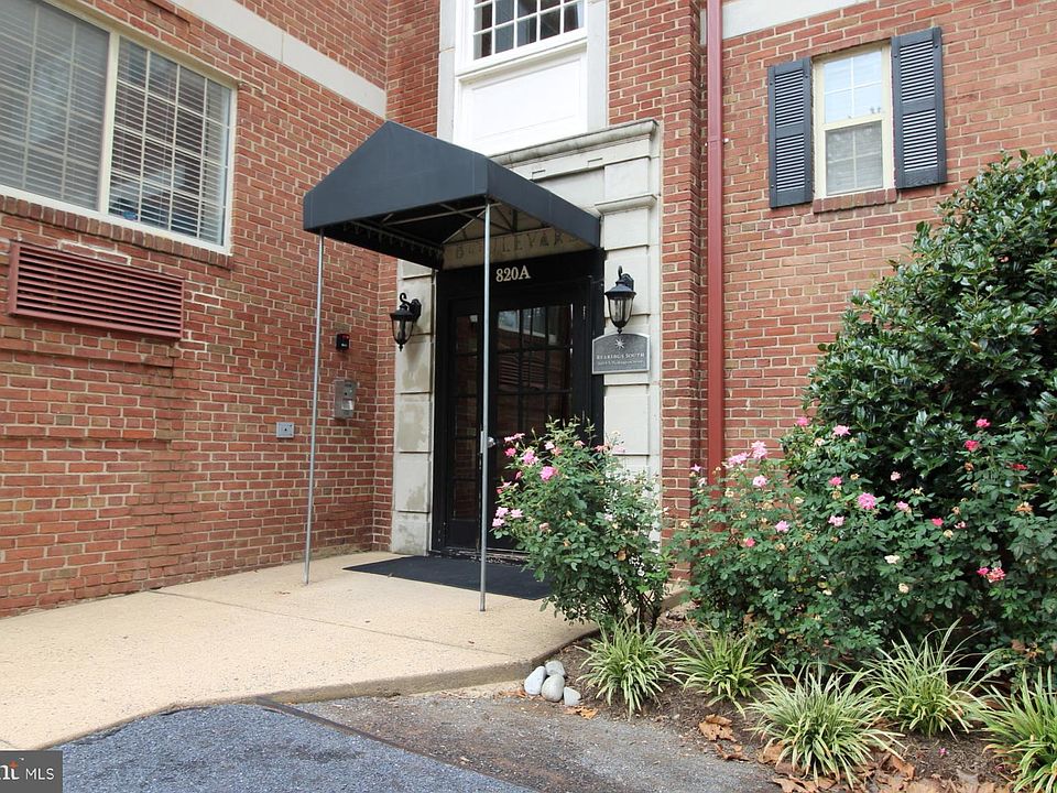 1st image of 820 S Washington St APT A327