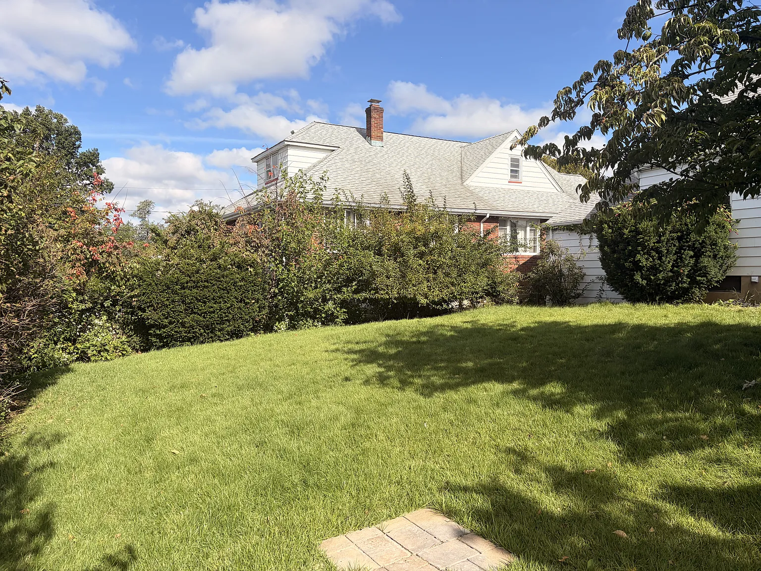 3 bed, 1.5 bath, 1230 sqft, $3,400 — Photo 3