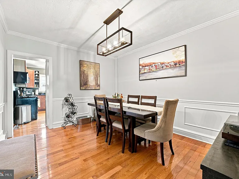357 E Hector St — Photo 10