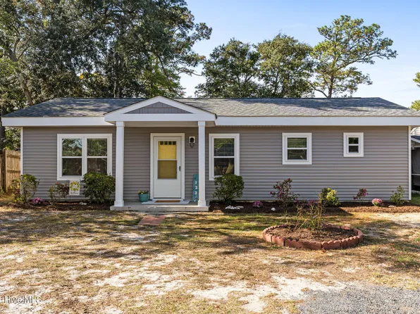 123 NE 38th Street, Oak Island, NC 28465