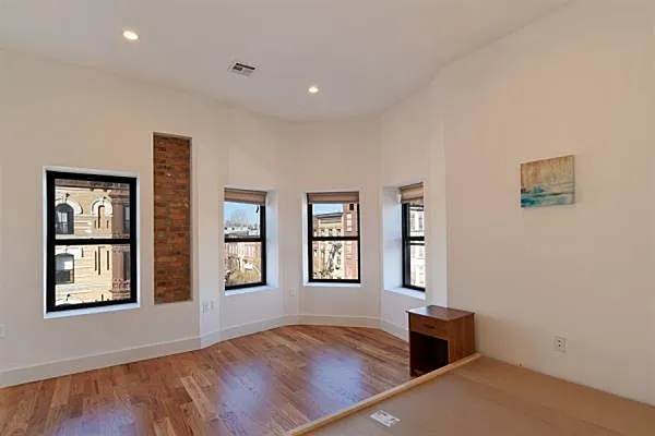 Rented by J & M Realty Services Corp (Management) | media 25