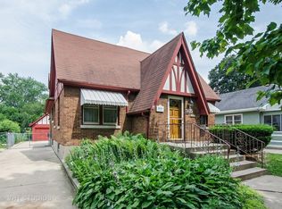 365 Elm St, Elgin, IL 60123