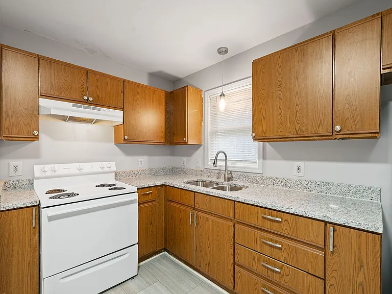 Park Ln - 221 — Photo 8