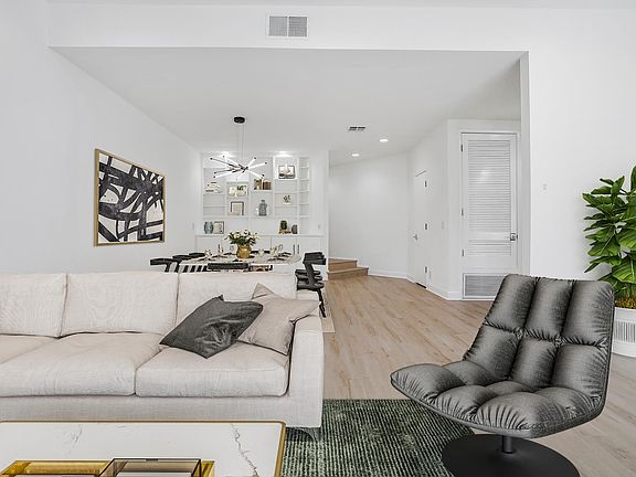 3rd image of 11808 Dorothy St APT 102