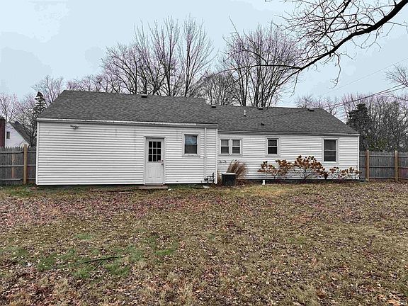 3rd image of 13555 Illinois St