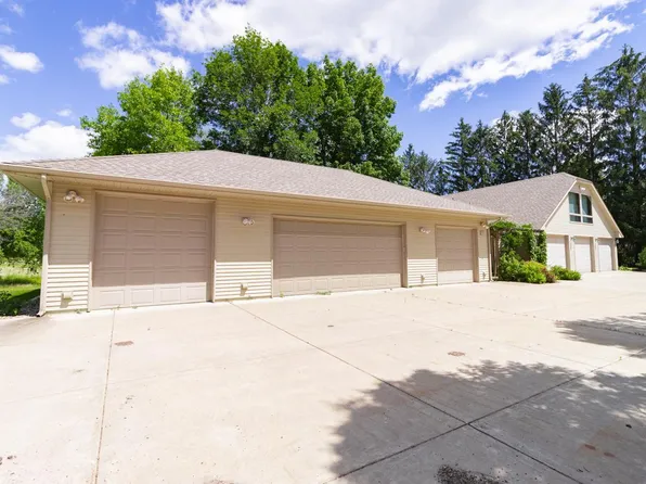 731 W 96th St, Chanhassen, MN 55317