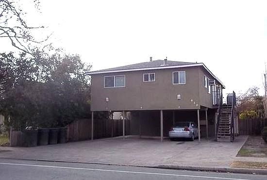 4th image of 410 Clinton Ave APT B