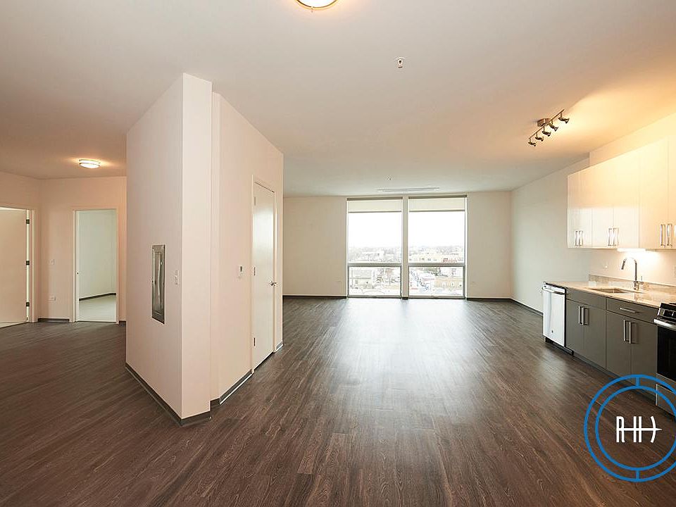 1st image of 2338 N California Ave #404