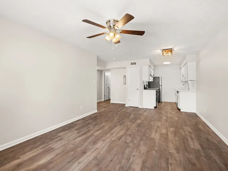 270 Bruce Cir #6 — Photo 9