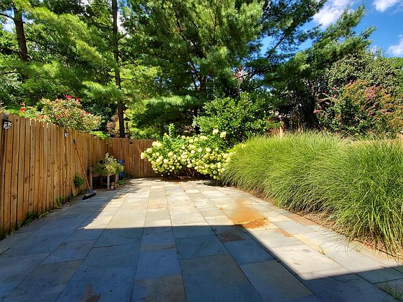 4th image of 7526 Heatherton Ln