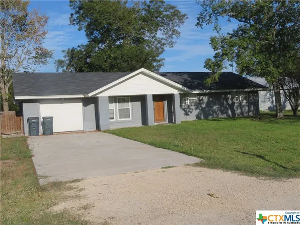 204 N Harris St, Edna, TX 77957