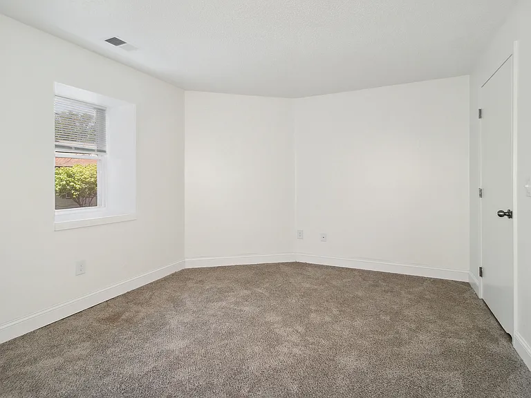 ReNew Taunton Apartment Collection — Photo 37