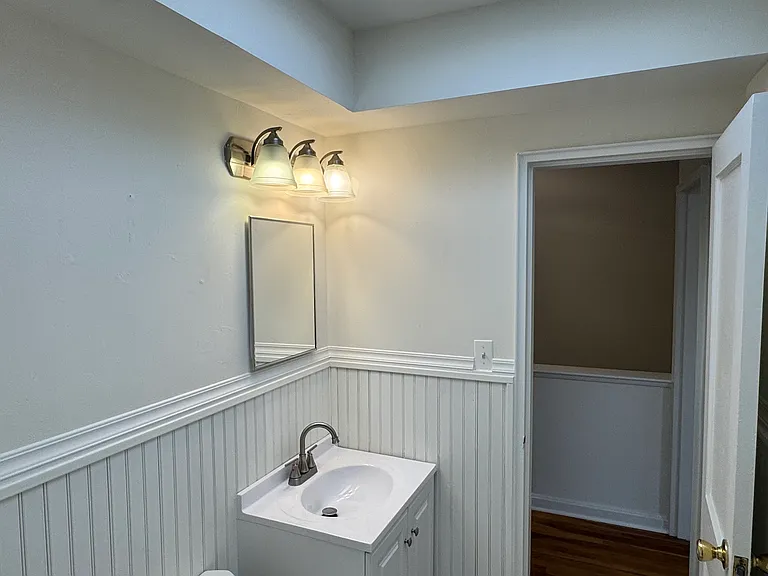 1548 Aldeney Ave — Photo 12