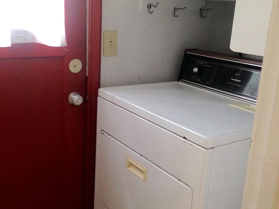 5th image of 727 Berkshire Ln