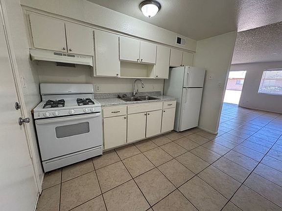 5th image of 1625-1627 W Desert Cove Ave #T3