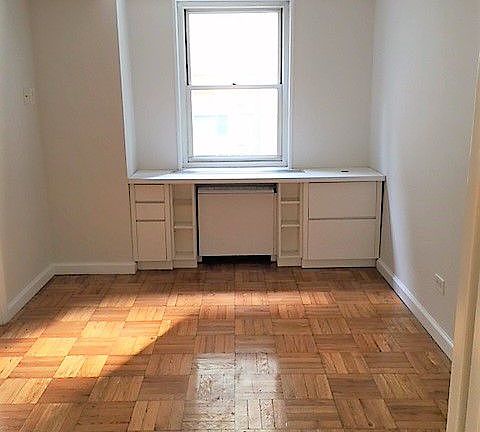 4th image of 1381 Avenue Of The Amer #5I