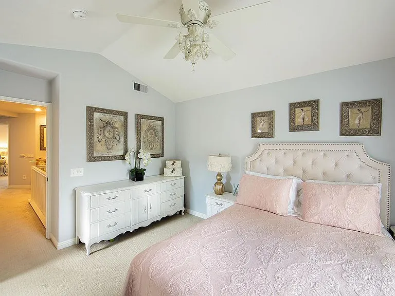 16 Benchmark Ln — Photo 18