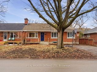 2086 Blossom Dr, Ottawa, ON K1H6G8