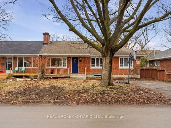 2086 Blossom Dr, Ottawa, ON K1H 6G8