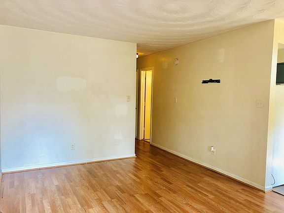 2nd image of 1559 Aspin St APT 2
