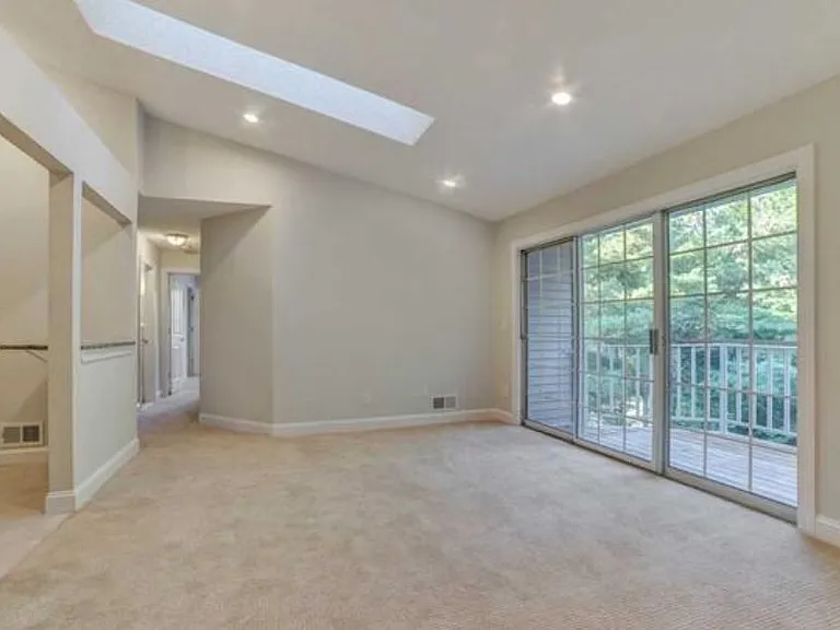 353 Cottonwood Way — Photo 3