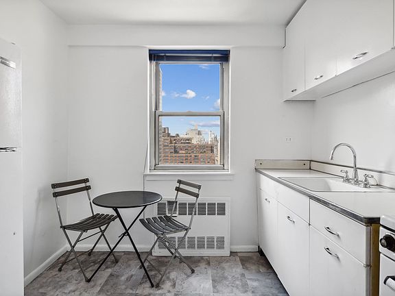 4th image of 340 E 80th St APT 19A