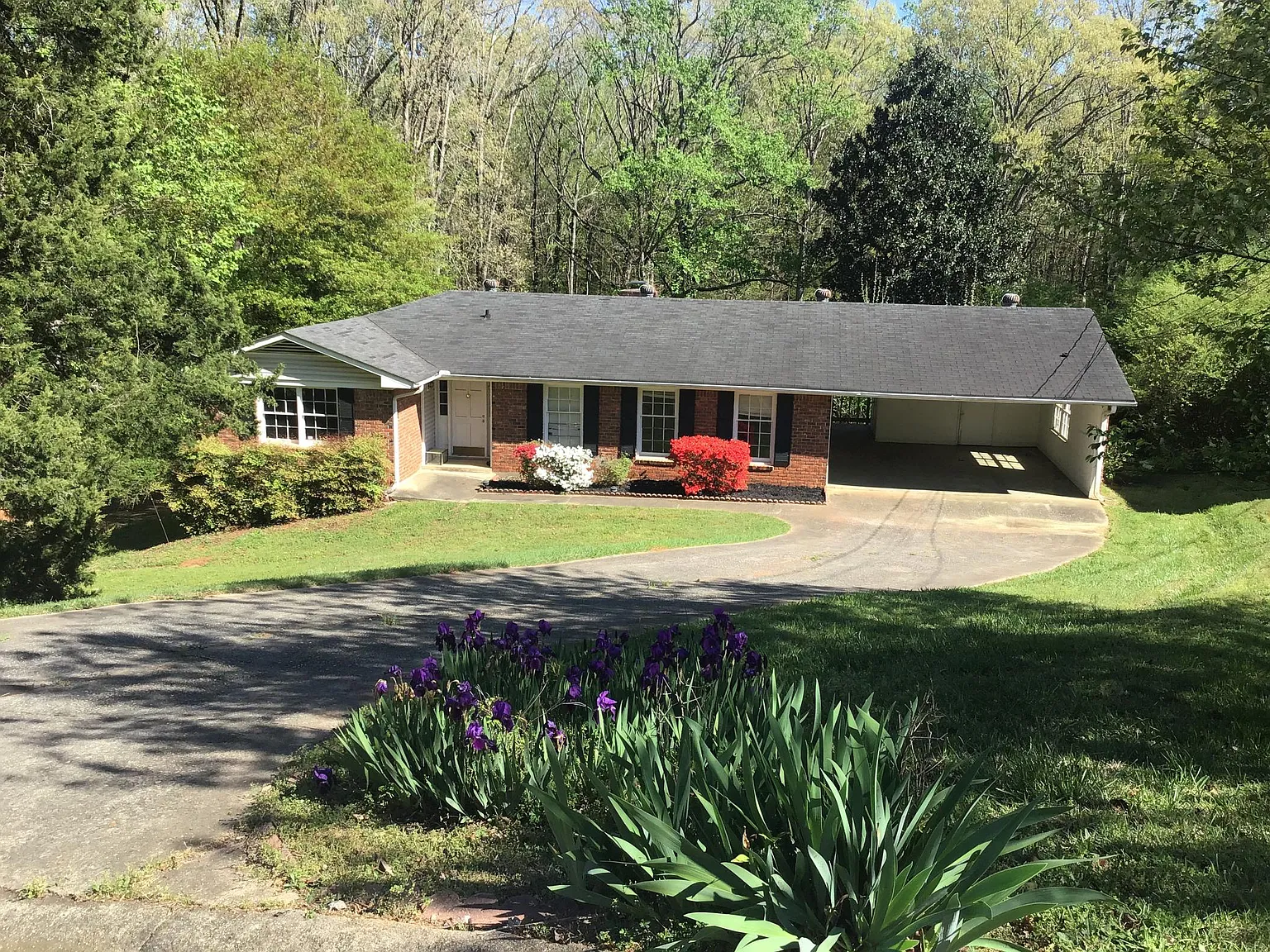 3 bed, 3276 sqft, $1,900 — Photo 1