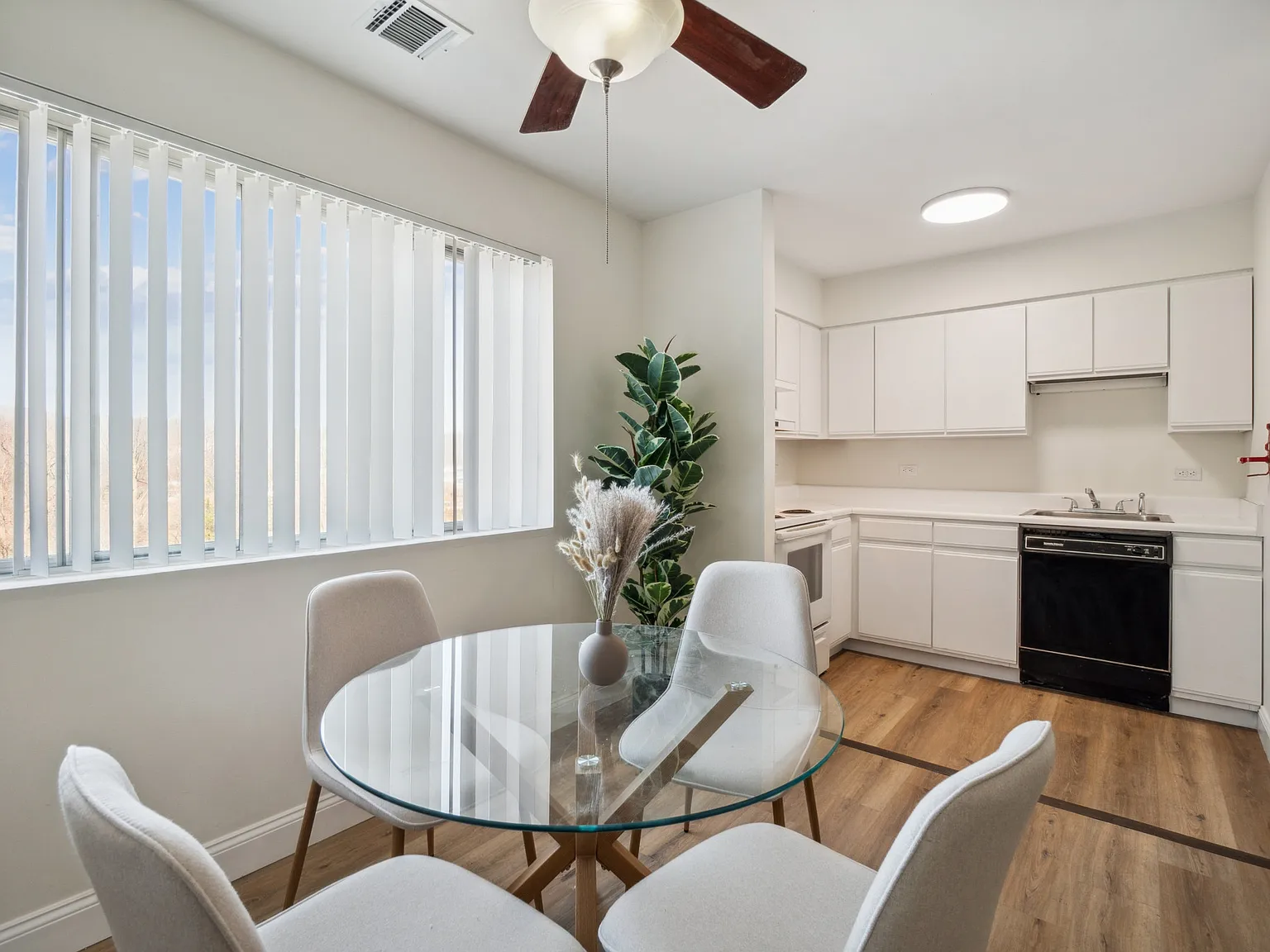 Mountain View Apartments — Photo 2
