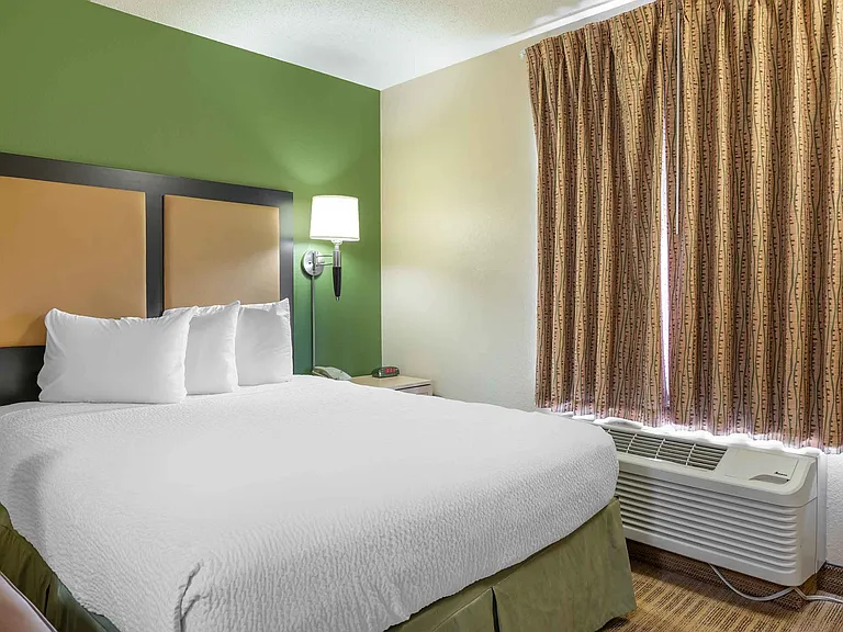 Studio Suite - 1 Queen Bed