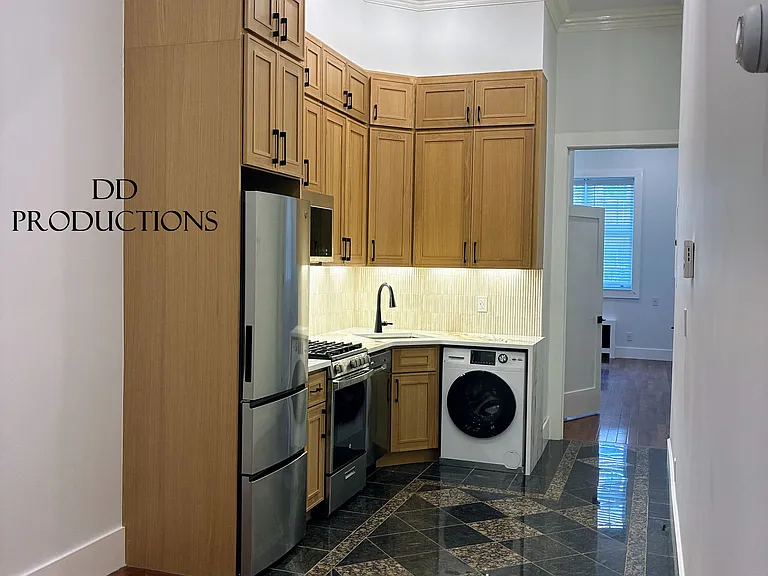 219 Franklin St #2 — Photo 3