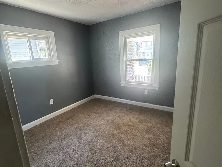 11115 Notre Dame Ave — Photo 4