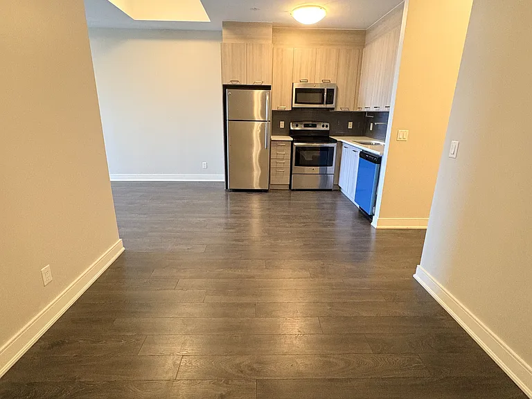 150 Main St W #504 — Photo 20